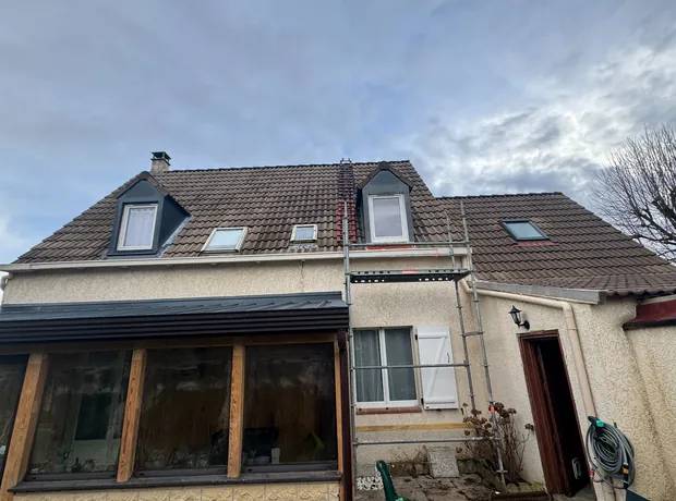 Maison en cours de rénovation de toiture