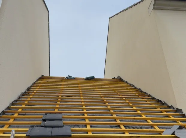 Création d’une toiture entre deux bâtiments